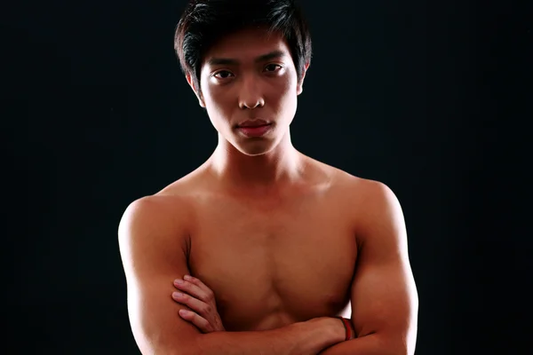 Pohledný muž asijské černém pozadí — Stock fotografie