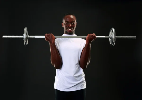 Bonito homem africano de esportes sobre fundo preto — Fotografia de Stock