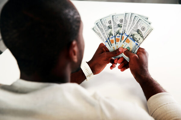 Портрет красивого африканца
