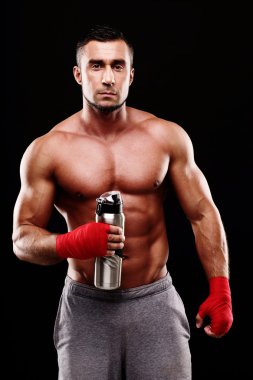 yakışıklı kaslı sporcu izole