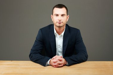 Yakışıklı beyaz adam izole