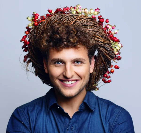 Handsome man with curly hair on blue backgorund — Stock Photo, Image