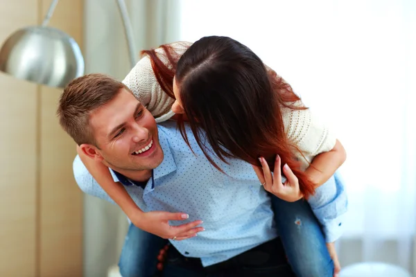 Casal feliz juntos — Fotografia de Stock