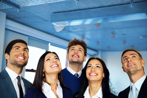 Geschäftsleute im Büro — Stockfoto