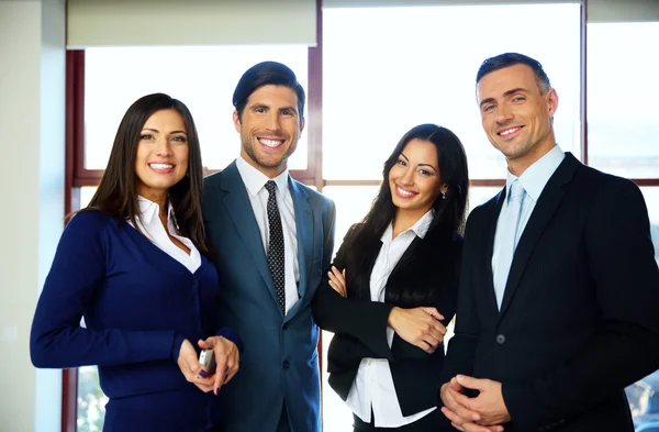 Geschäftsleute im Büro — Stockfoto