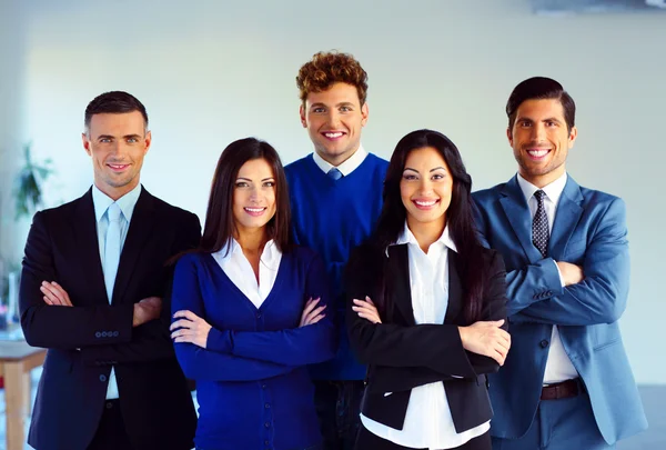 Gruppe von Geschäftsleuten im Büro — Stockfoto