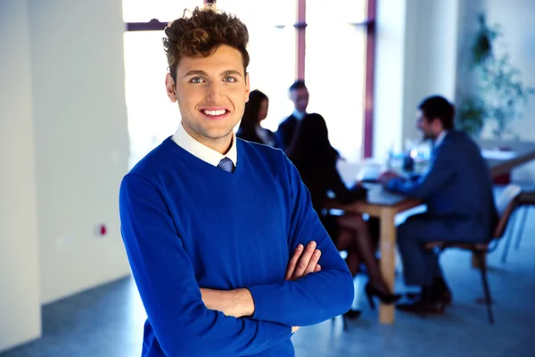 Groupe d'un homme d'affaires dans le bureau — Photo