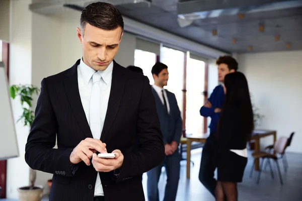 Gruppo di uomini d'affari in ufficio — Foto Stock