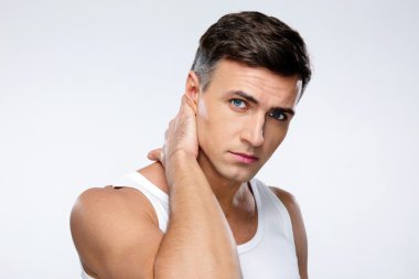 İzole yakışıklı bir adam portresi