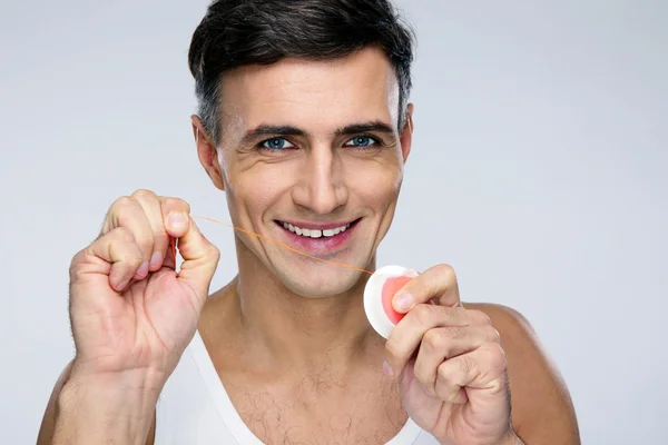 Retrato de un hombre apuesto aislado —  Fotos de Stock