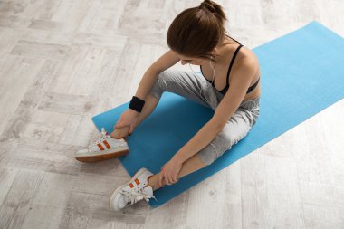 Güzel sevimli kadın