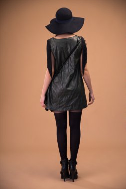 Güzel kadın izole moda