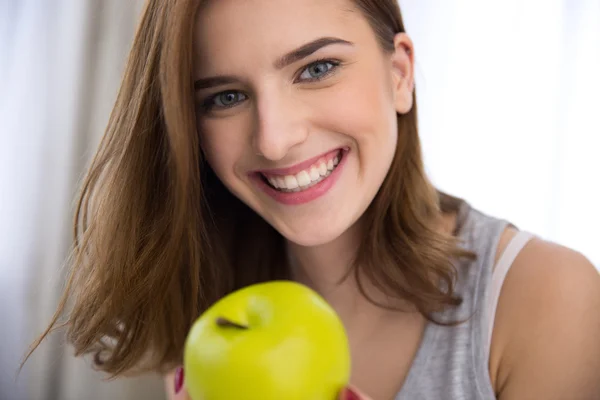 Beautiful young woman isolated — Stock Photo, Image