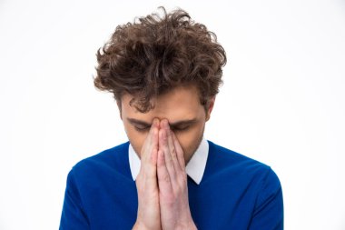 Kendinden emin genç adam.