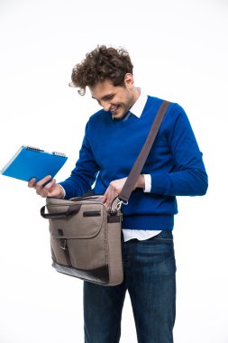 Kendinden emin genç adam.