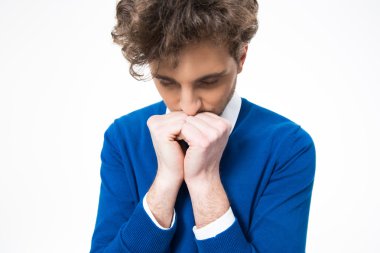 Yakışıklı genç adam.