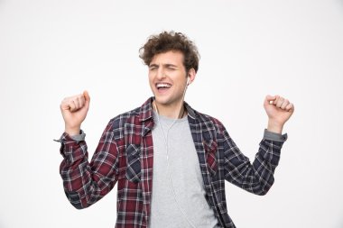 Yakışıklı genç adam.