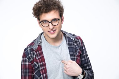 Yakışıklı genç adam.