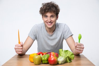 Yakışıklı genç adam.