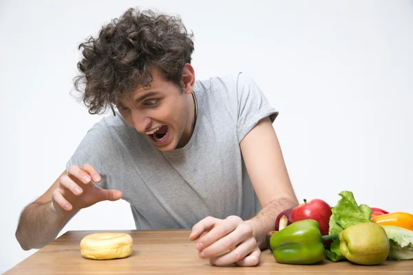 Schöner junger Mann — Stockfoto