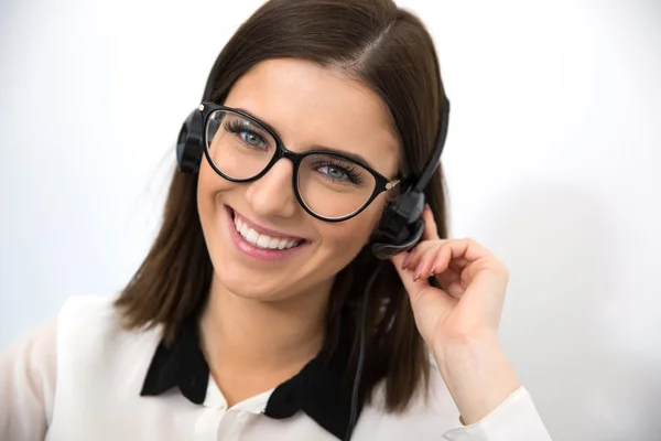 Junge schöne Geschäftsfrau — Stockfoto