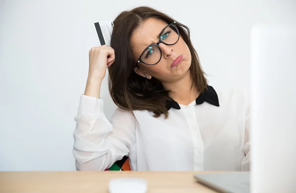 Joven hermosa mujer de negocios — Foto de Stock