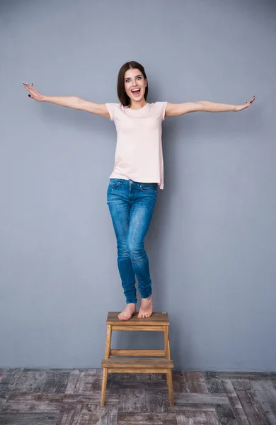 Schöne junge Frau — Stockfoto