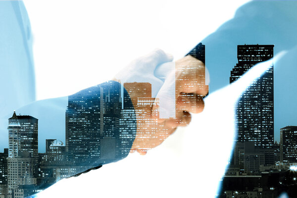 Рукопожатие и город
