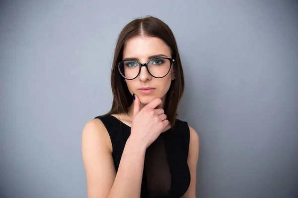 Portret van een mooie vrouw in bril — Stockfoto