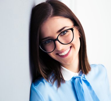 Gülümseyen Genç İş kadınının Portresi