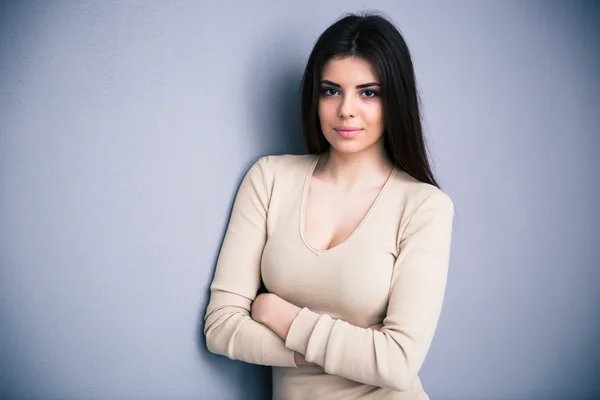 Portrait of a cute young woman with arms folded — Stock Photo, Image