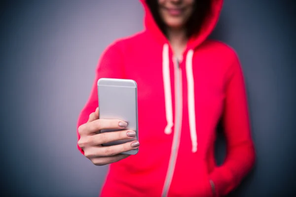 Closeup image of a girl holding smartphone — Stock Photo, Image