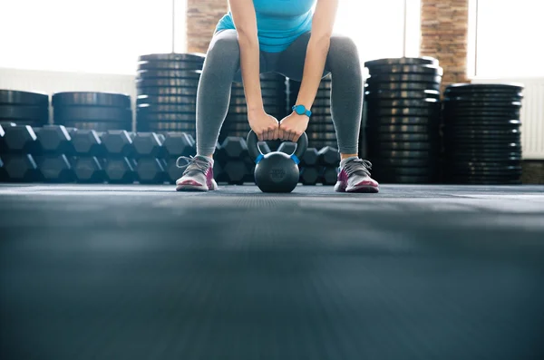 Woman working out with kettle ball — Stock Photo, Image