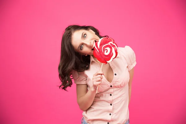 Young woman bitting lollipop — Stock Photo, Image