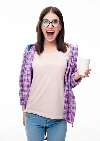 Zdziwiony młoda kobieta trzyma Puchar — Zdjęcie stockowe