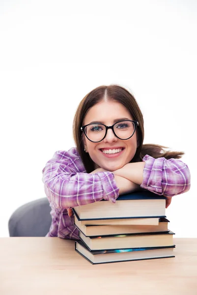 Vrouwelijke student leunend op de met boeken — Stockfoto