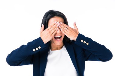 Genç işkadını gözlerini kapsayan