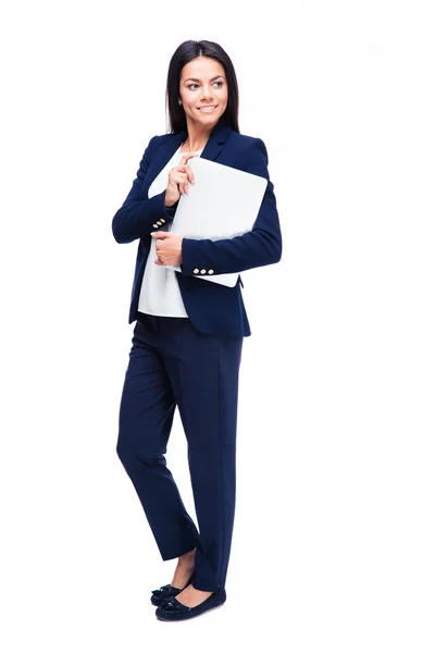 Retrato de comprimento total de uma mulher de negócios com laptop — Fotografia de Stock