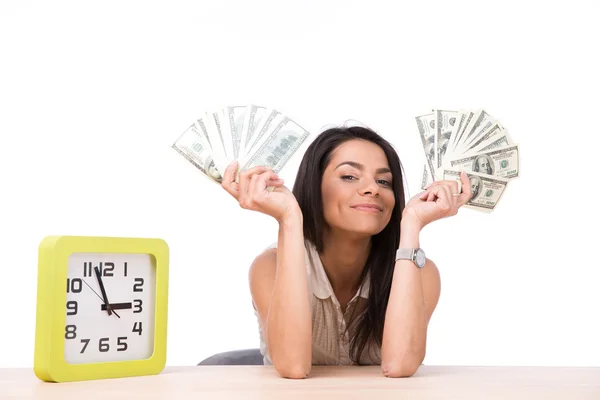 Businesswoman sitting at the table with mone — Stock Photo, Image