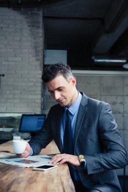 İşadamı okuma dergi Cafe