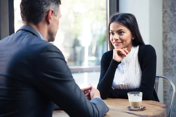 Mujer de negocios y hombre de negocios discutiendo — Foto de Stock