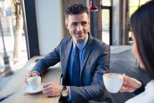 Happy couple drinking coffee in cafe — Stock Photo, Image