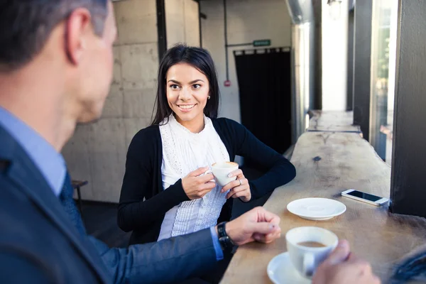 Businesswoman and businessman drinking coffee in cafe — Stock Photo, Image