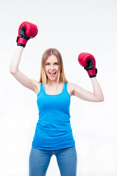Mujer feliz con guantes de boxeo — Foto de Stock