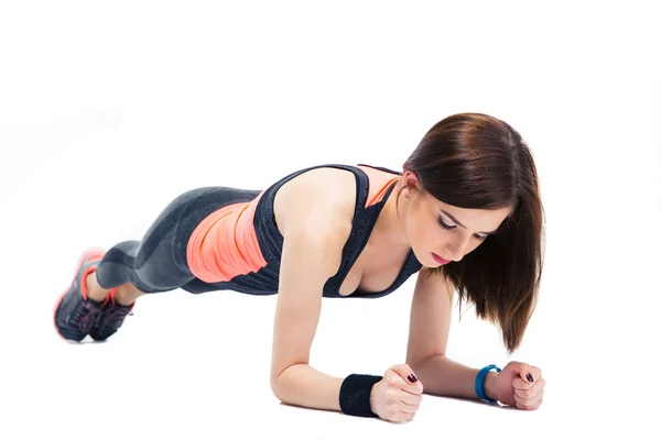 Jovem mulher esportiva fazendo exercícios no chão — Fotografia de Stock