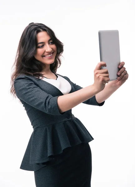 Donna d'affari felice utilizzando tablet computer — Foto Stock