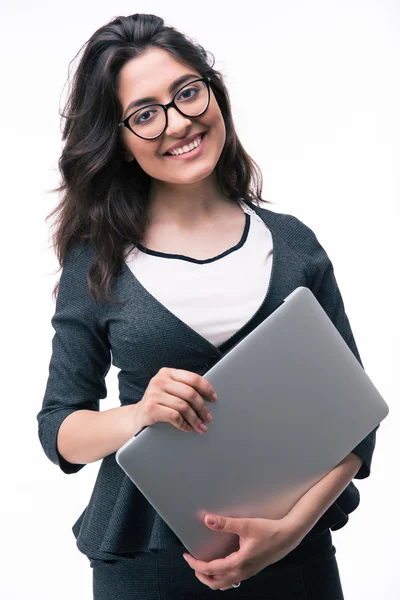 Sorrindo empresária segurando laptop — Fotografia de Stock