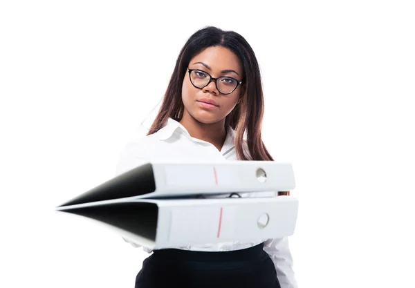 African businesswoman giving folders on camera — Stock Photo, Image