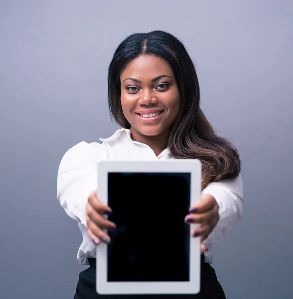 Happy businesswoman showing tablet computer screen — Stock Photo, Image