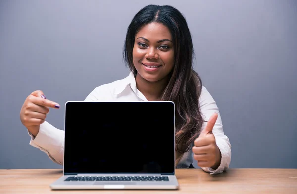 Businesswoman pointing on blank laptop screen — Stock Photo, Image